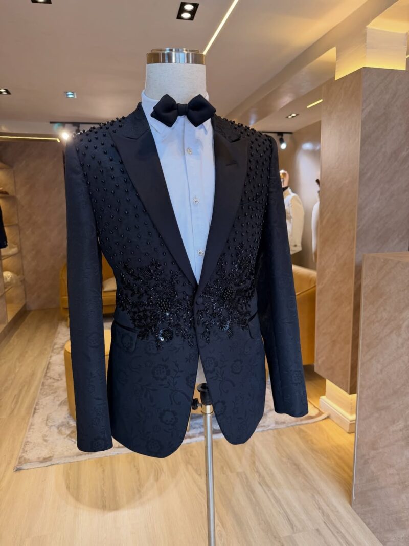 BLACK TUXEDO 004