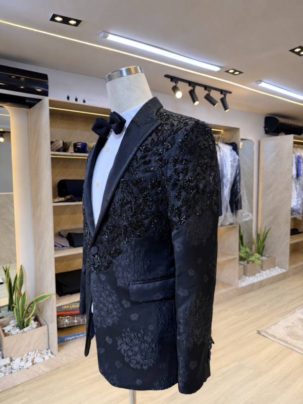 BLACK TUXEDO 007